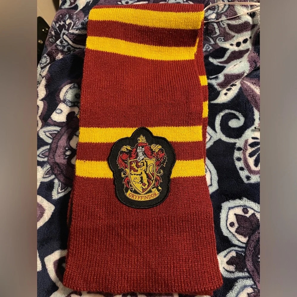 Wizarding World Harry Potter Gryffindor Striped Scarf with Crest‎
